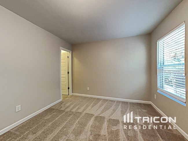 Building Photo - 3650 Lebella Ln
