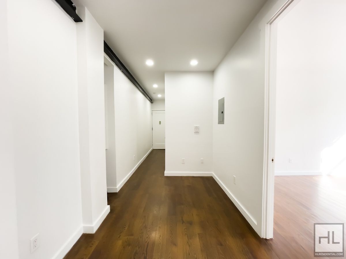 Building Photo - EASTERN PARKWAY / Crown Heights / Spacious...