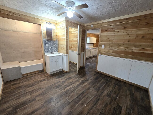 Building Photo - 127 Navaho Trail