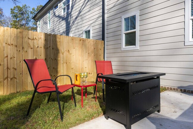 Building Photo - 806 Colorado Ave