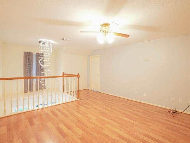 Building Photo - 16322 Red Oak Dr