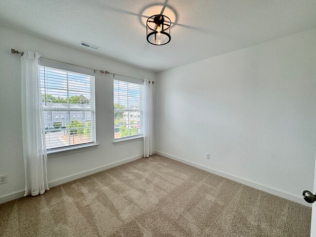 Building Photo - Practically New & Available May 1st! Luxur...