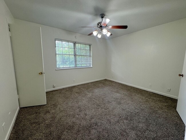 Building Photo - Available Now! For Rent – Charming 3BR/2BA Home in Pleasant Grove School District