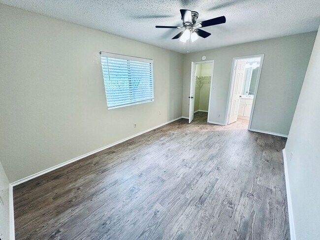 Building Photo - 379 Fantail Loop