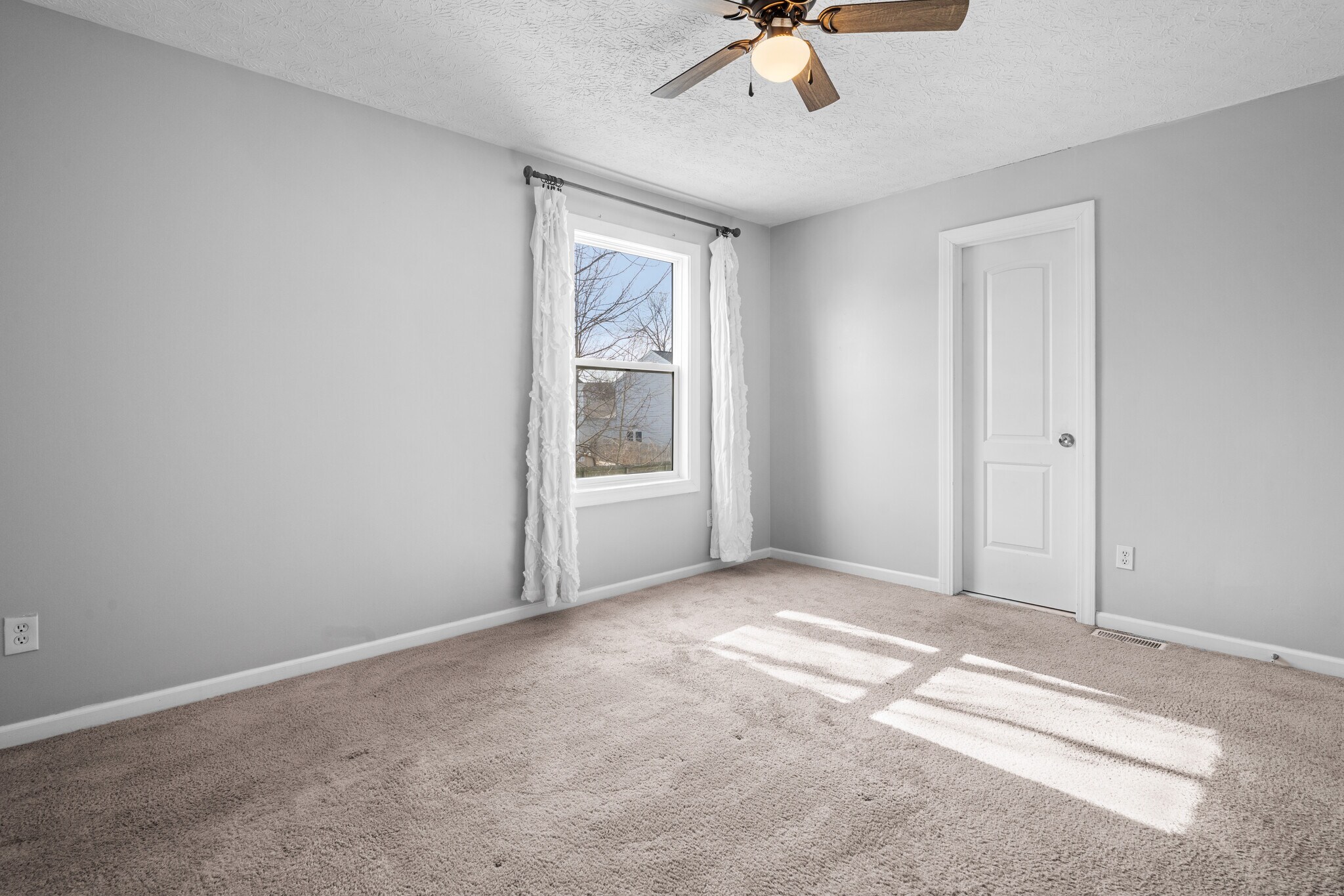 Building Photo - 6069 Northbend Dr