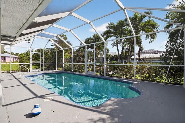 Building Photo - 4210 Palm Dr