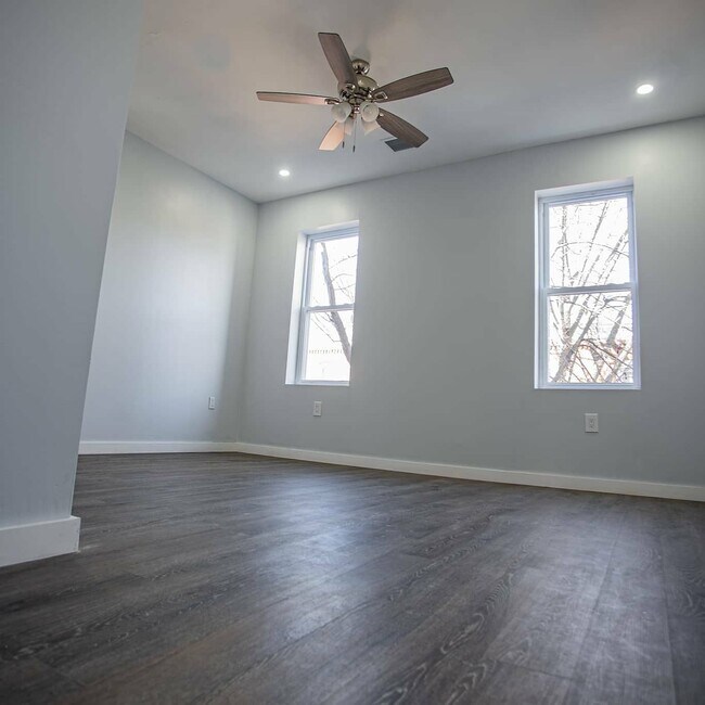 Primary Photo - 31 S Salford St