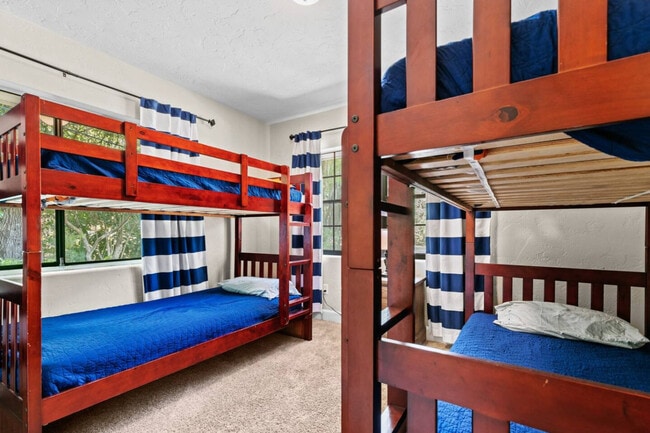 Building Photo - 1929 NW 7th Ln