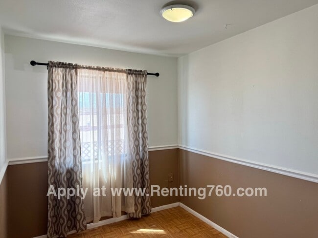 Building Photo - 2 Bed 2 Bath Near Military Base!