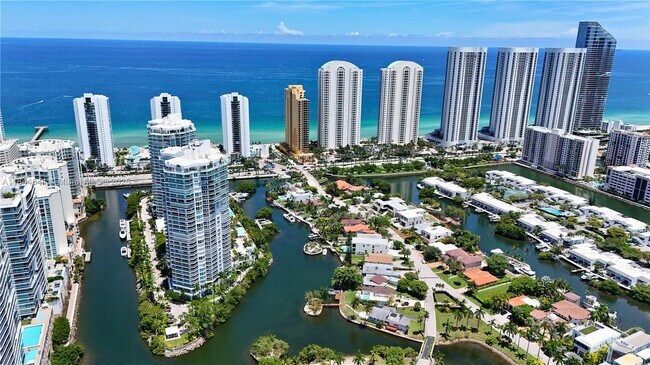 Building Photo - 16500 Collins Ave