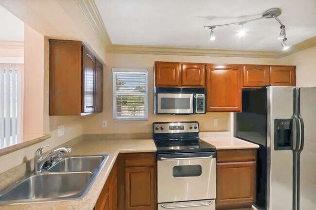 Building Photo - 2 Bed, 2 Bath 1st Floor Condo In West Las ...