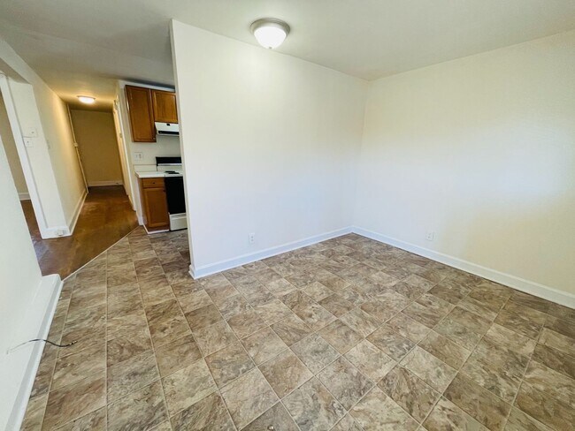 Building Photo - 2719