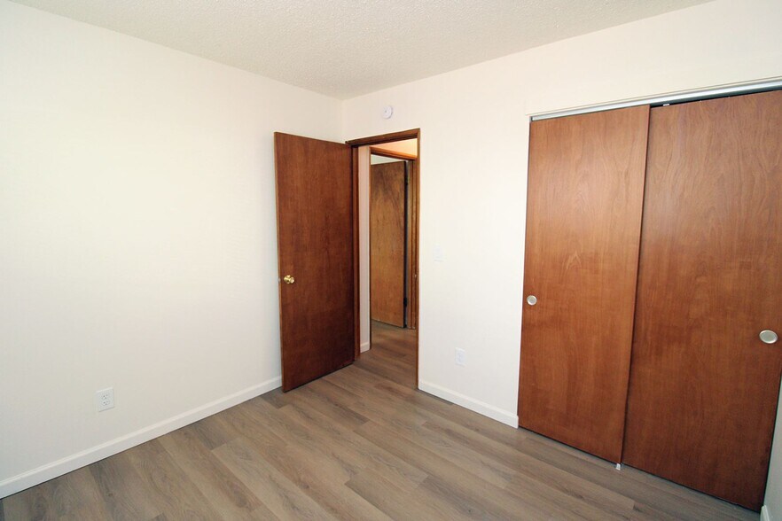 Building Photo - 3736 SW 10th Ave