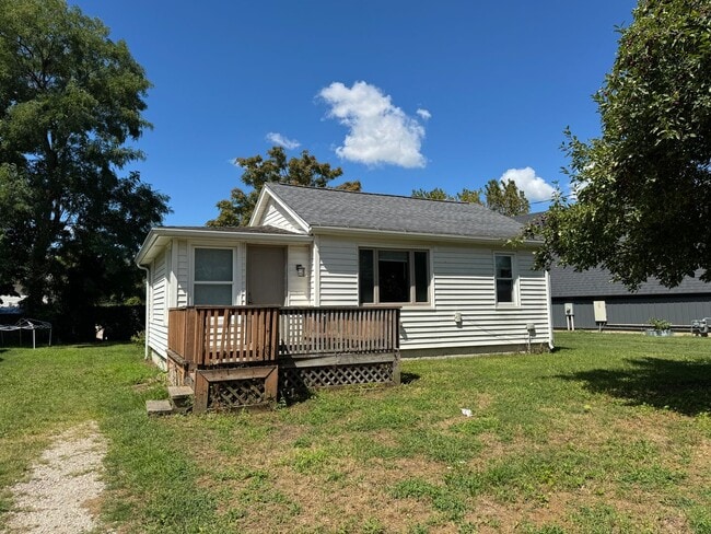 Primary Photo - Cute 1 Bedroom House!!