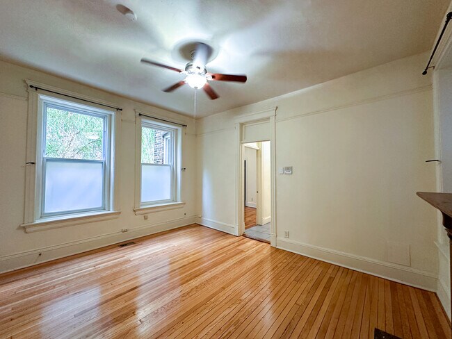 Building Photo - 2126 N Sheffield Ave