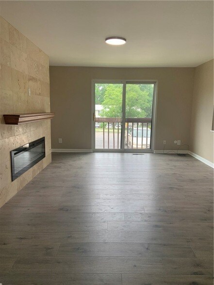 Building Photo - 203 Parkwood Dr
