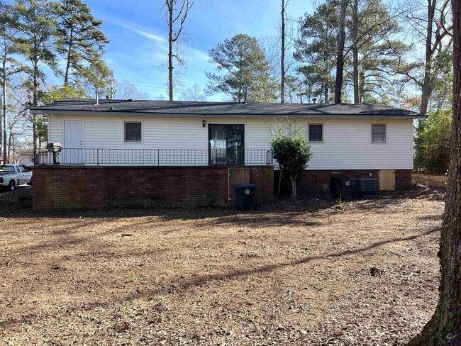 Building Photo - 4075 Meadowbrook Dr