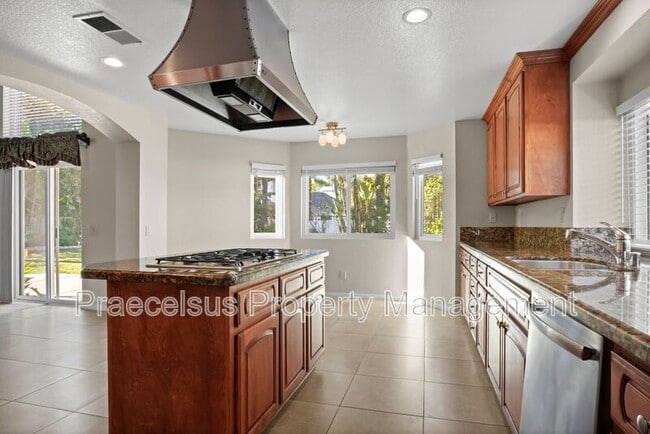 Building Photo - 500 Zinfandel Terrace