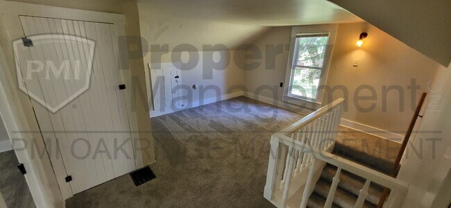 Building Photo - Country 3 Bedroom Apartment with Detached Garage