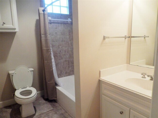 Building Photo - 11315 Main St