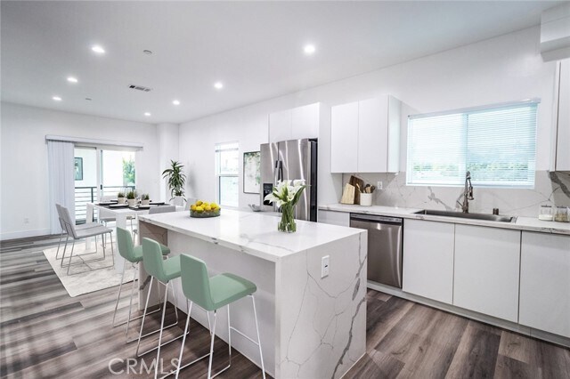 Building Photo - 2152 S West View St