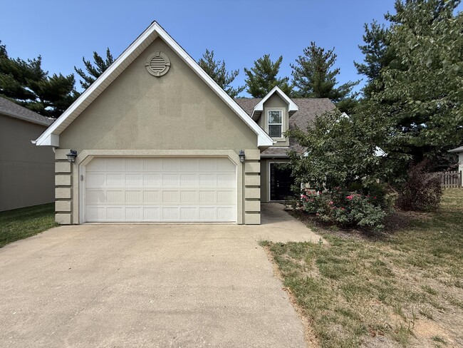 Primary Photo - 405 S Village Cir