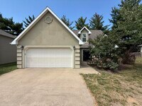 Building Photo - 405 S Village Cir