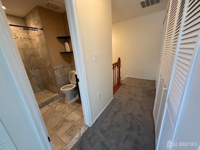 Building Photo - 128 Albury Way