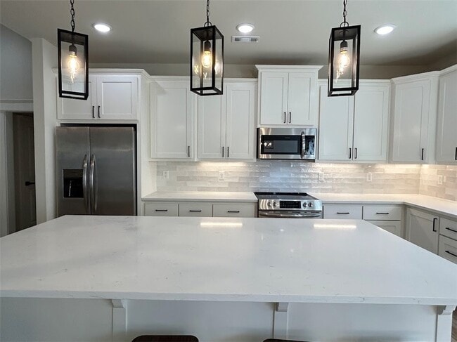 Building Photo - 27 Shropshire Dr