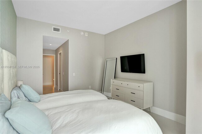 Building Photo - 501 NE 31st St