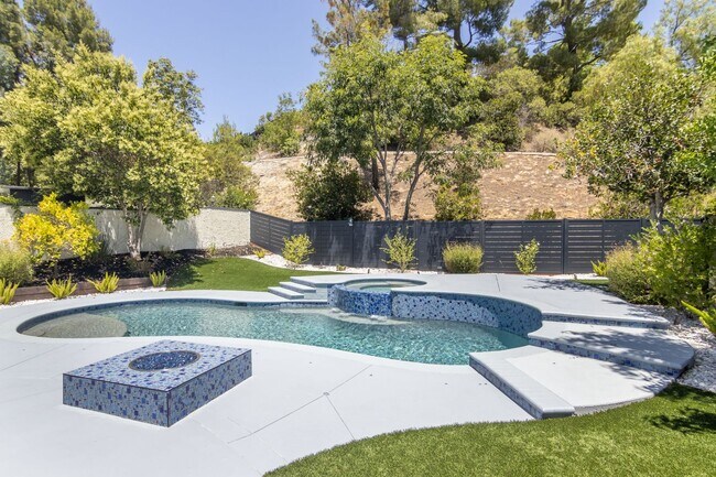 Building Photo - Hidden Jewel in Westlake Village