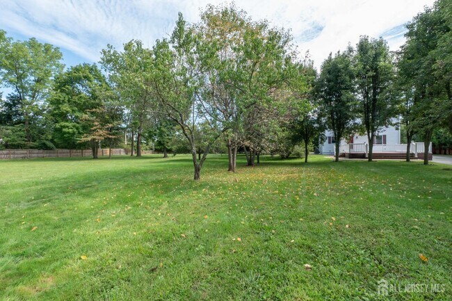 Building Photo - 135 Summerhill Rd