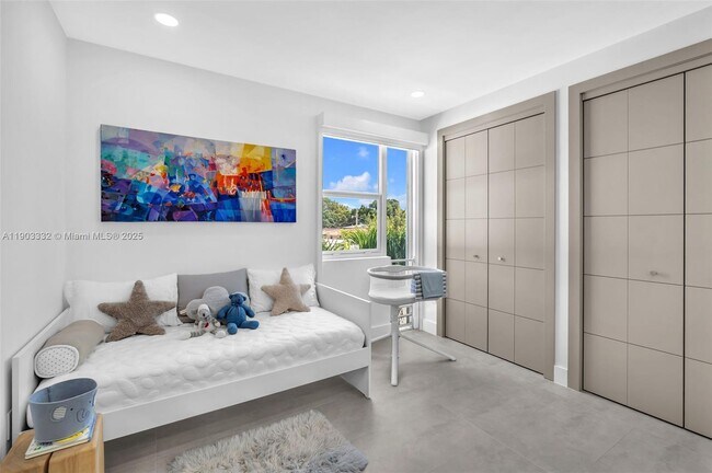 Building Photo - 3167 SW 25th St