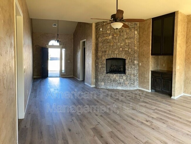 Building Photo - 15609 S Broadway St