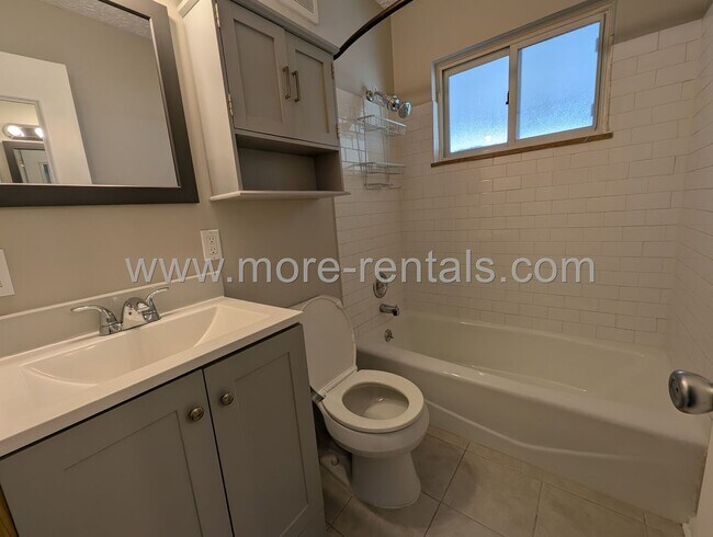 Building Photo - Remodeled house in Upper Arlington Schools
