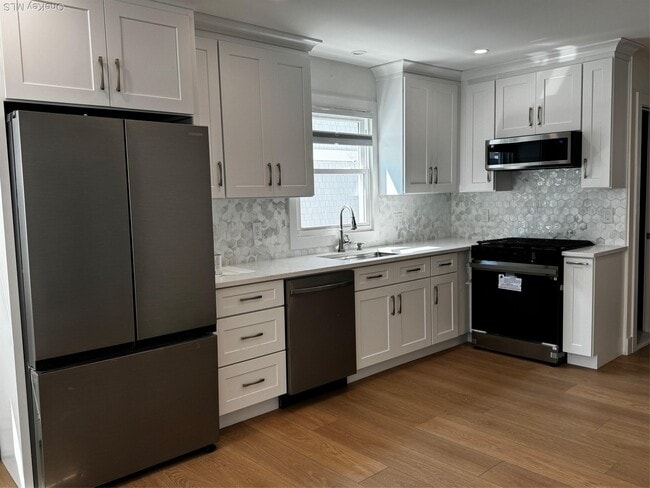 Building Photo - 253 W Market St