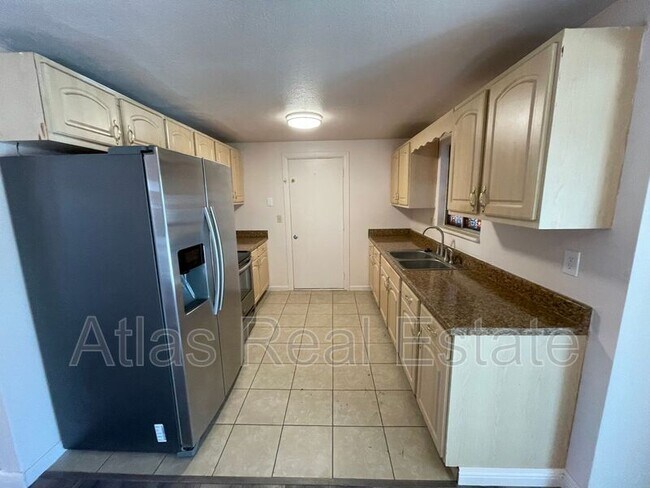 Building Photo - 4435 S Anjelina Cir