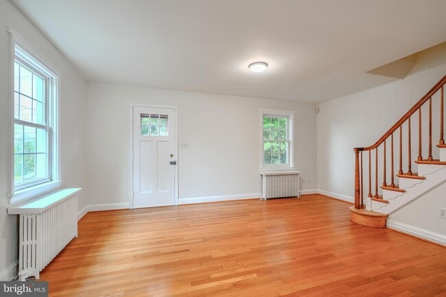 Building Photo - 521 Academy Rd