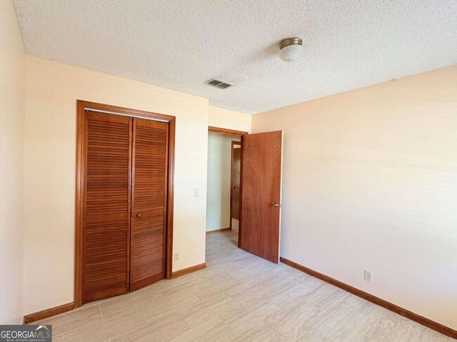 Building Photo - 603 Plantation Village Dr