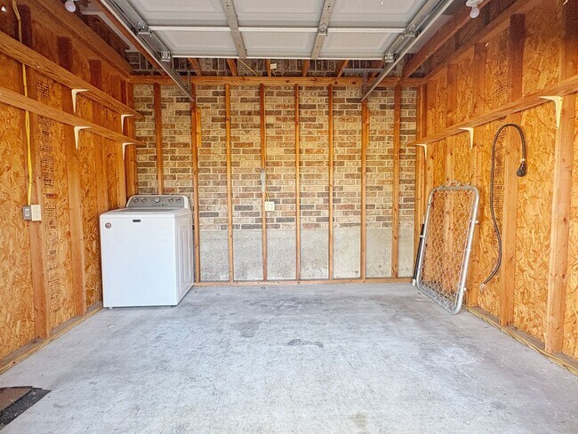 Building Photo - 139 Glenvalley Cir