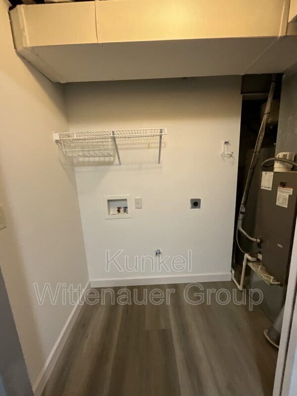 Building Photo - 704 Fountain View Dr