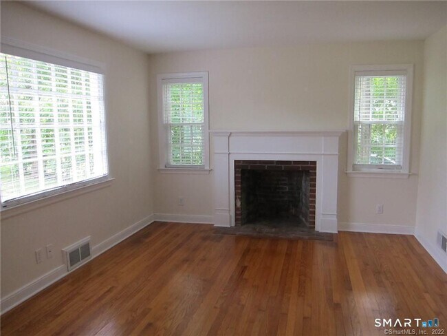 Building Photo - 8 Rochambeau Ave