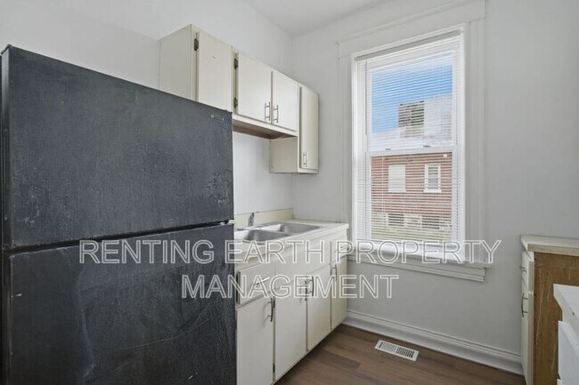 Building Photo - 3127 Clay Ave