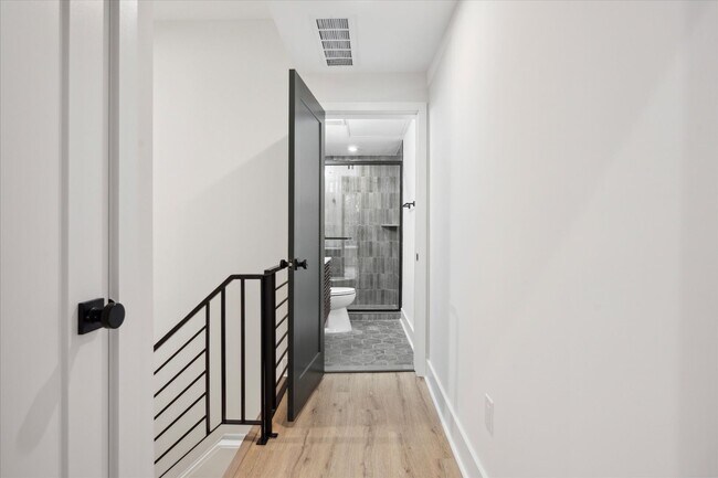 Building Photo - 4025 Lancaster Ave
