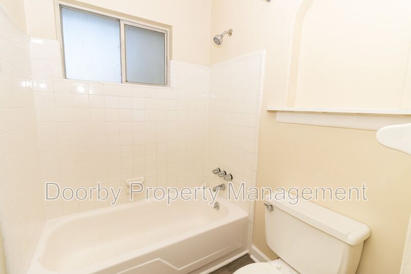 Building Photo - 2425 Ashmore Ave