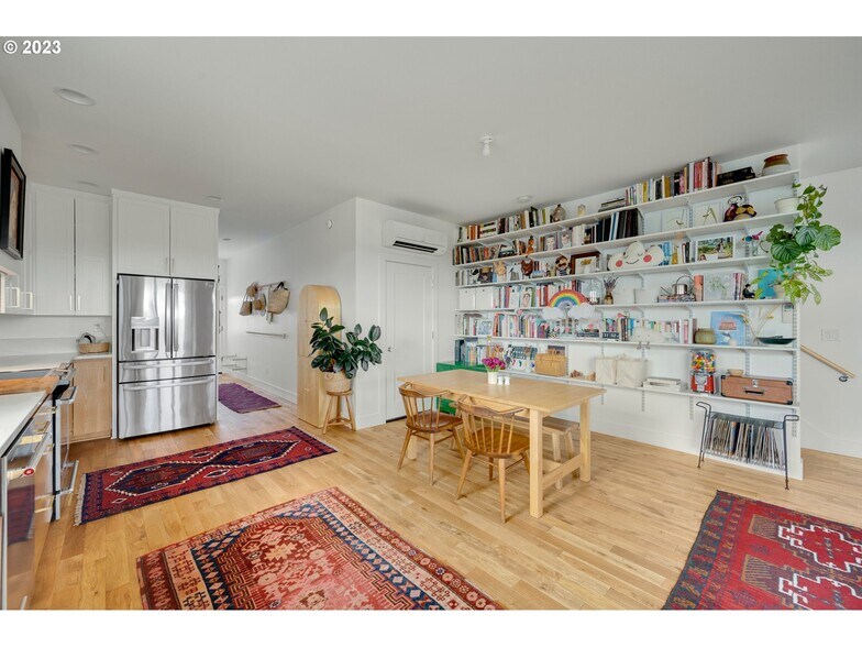 Building Photo - 3593 NE McDonald Ln