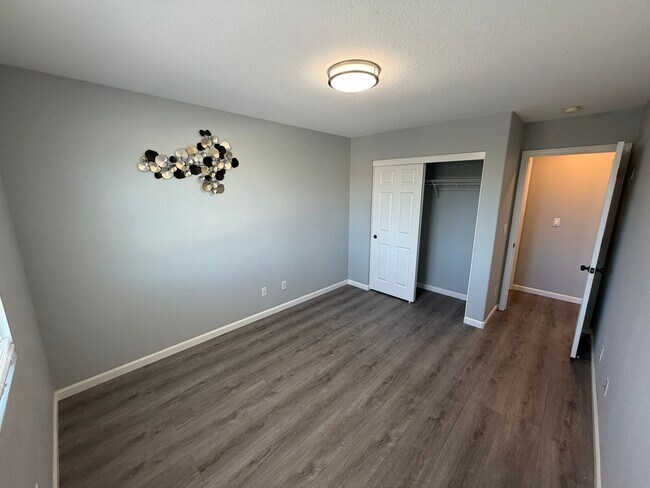Building Photo - AVAILABLE NOW! LEASE TODAY! 4 Bedroom 3 Bath Elk Grove Home with Bonus Room!