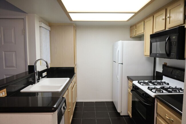 Building Photo - 7100 Pirates Cove Rd