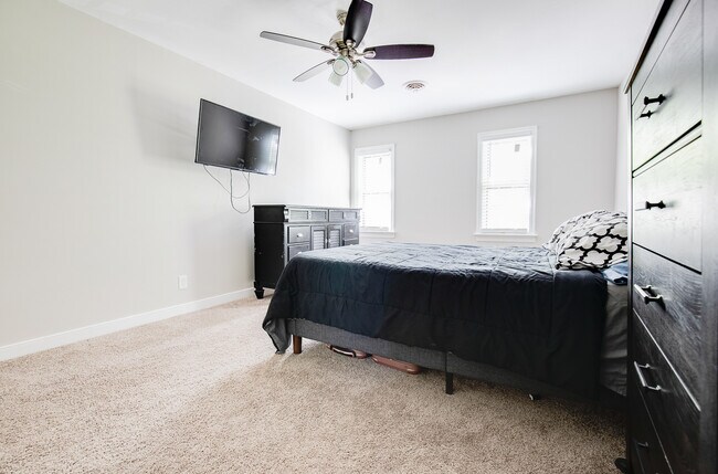 Building Photo - 3010 Fox Chase Dr