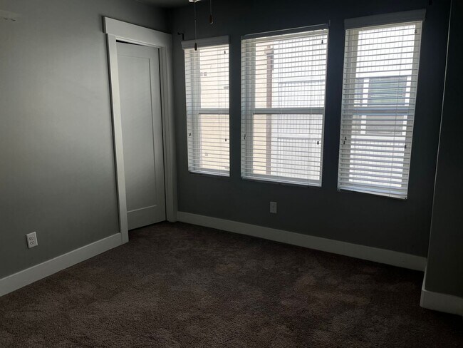 Building Photo - Incredible Downtown Salt Lake City Condo!